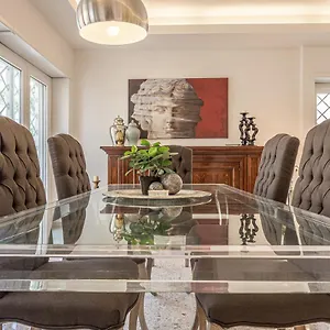 https://ginevra-luxury-new-classic-apartment-close-vatican.it-romehotels.com